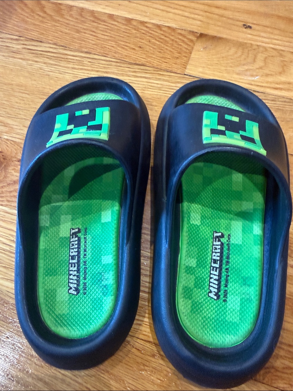 Minecraft Kids' Molded Slide Sandal size 11/12 black and green - Picture 2 of 3